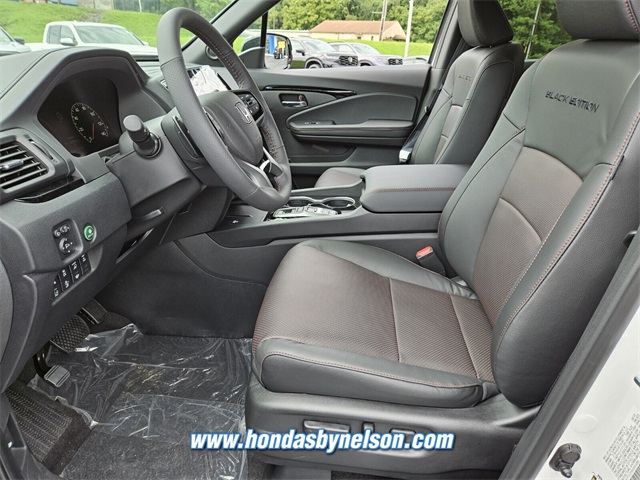 2025 Honda Ridgeline Black Edition photo 4