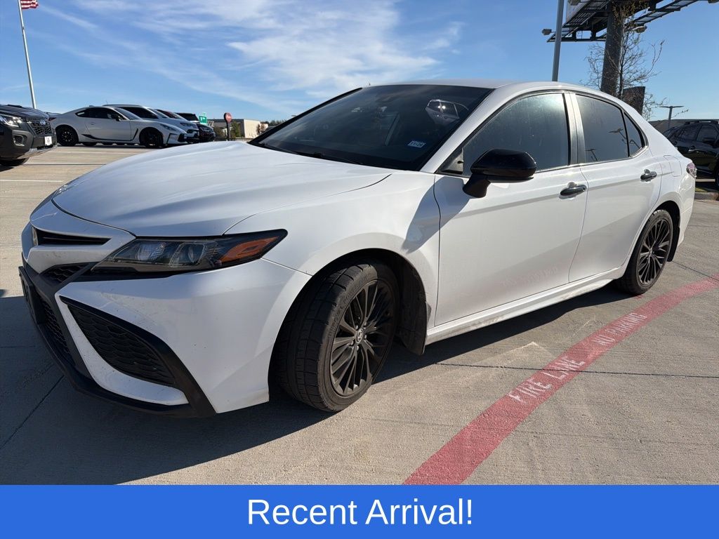 2021 Toyota Camry SE Nightshade's photo