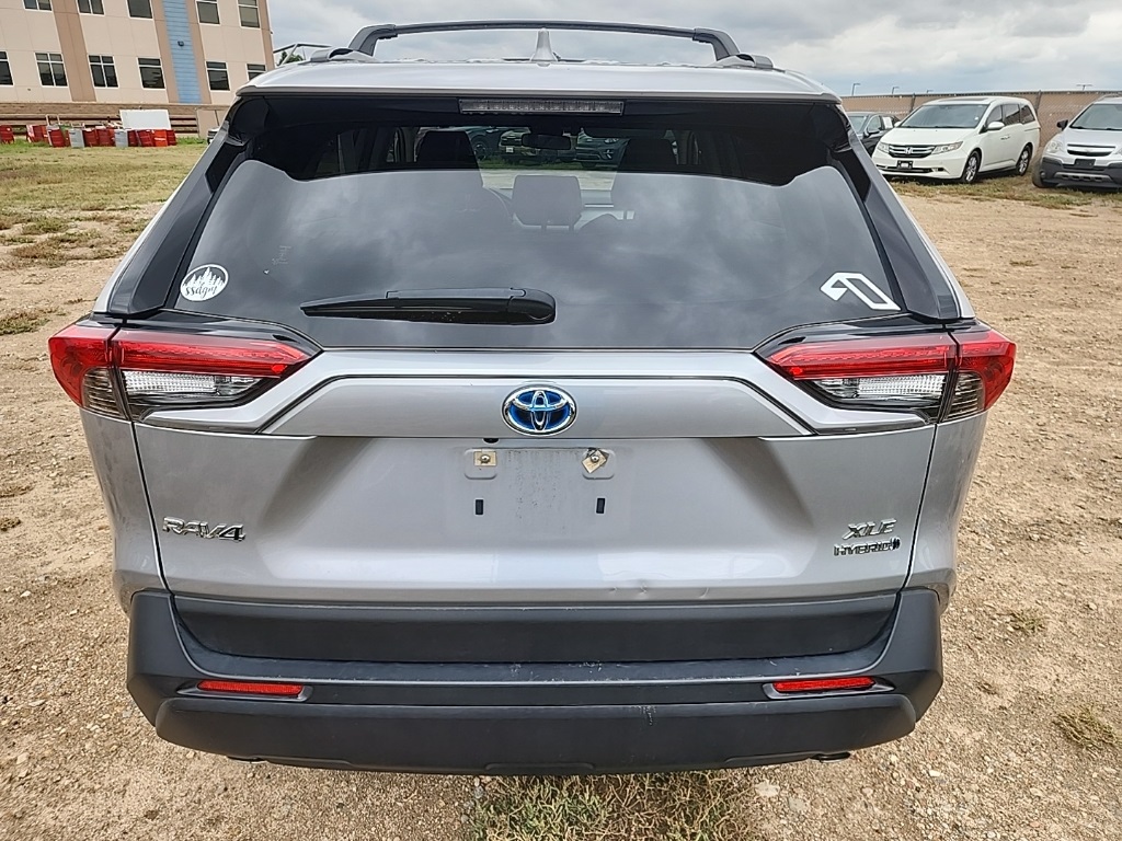 2022 Toyota RAV4 Hybrid XLE photo 4