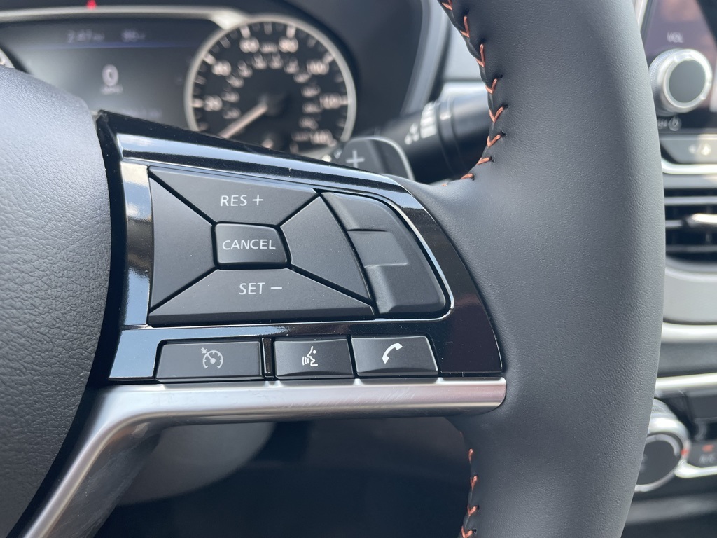 2025 Nissan Altima SR photo 10
