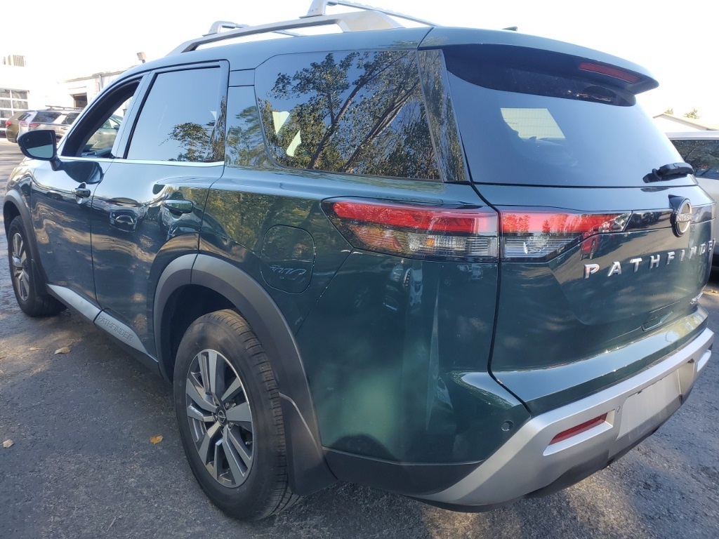 2022 Nissan Pathfinder SL photo 3