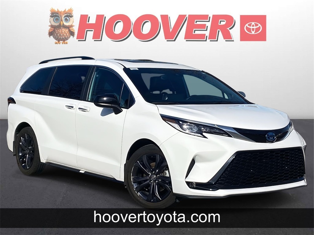 2024 Toyota Sienna XSE's photo
