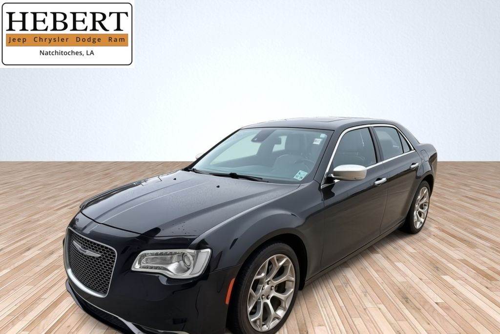 2019 Chrysler 300 C's photo