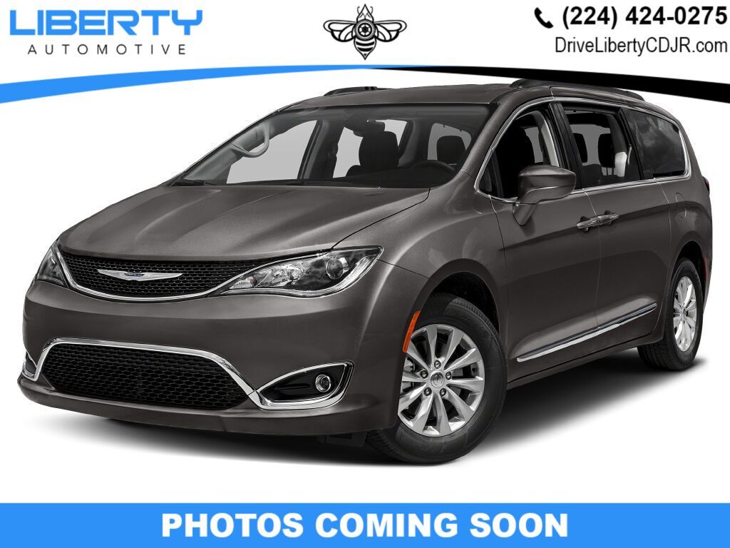 2018 Chrysler Pacifica Limited's photo