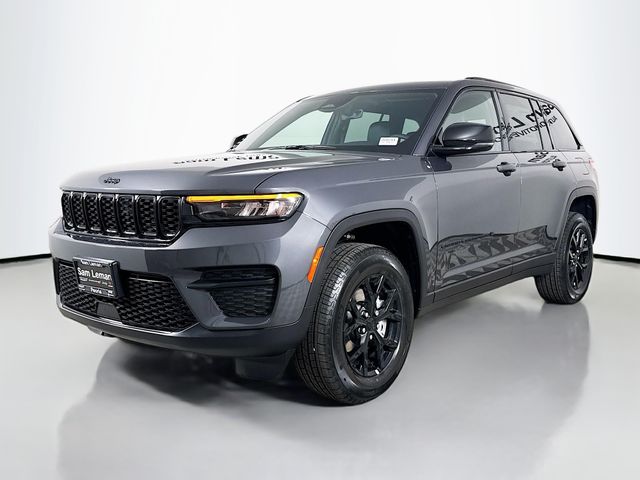 2025 Jeep Grand Cherokee Laredo Altitude photo 3