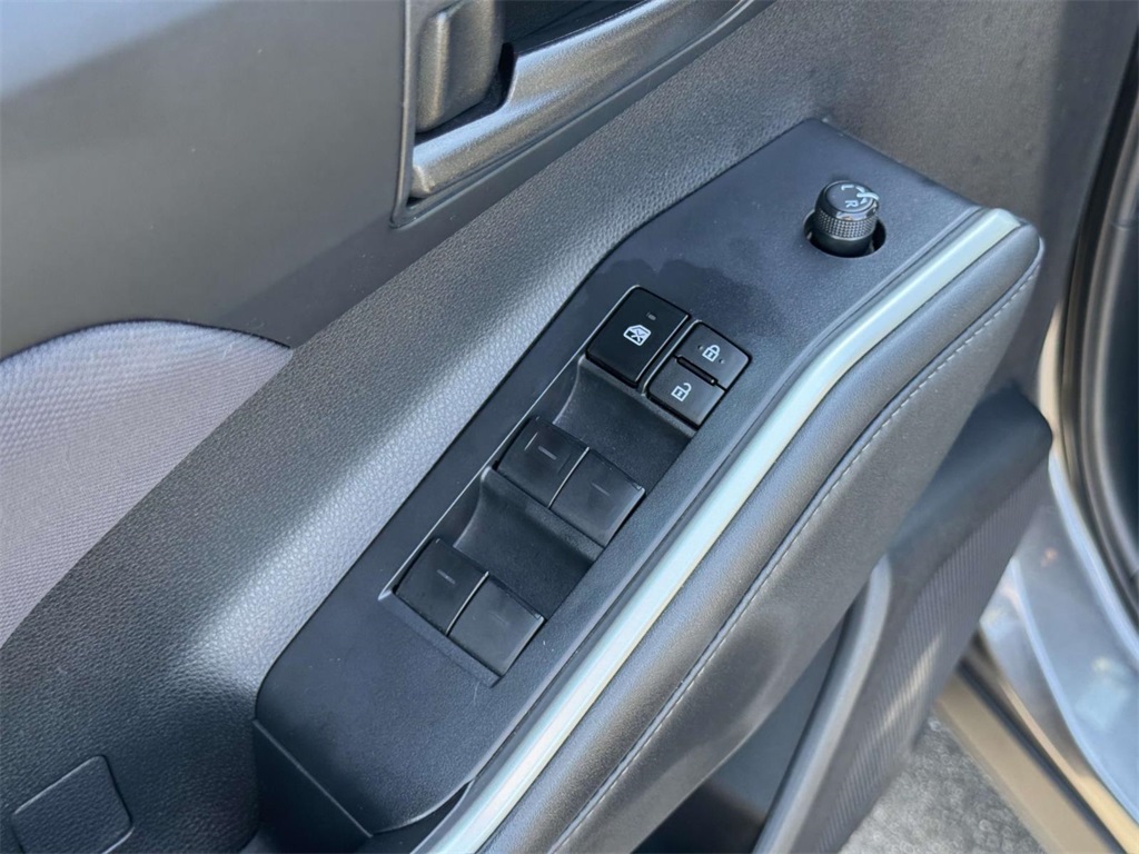 2023 Toyota Highlander Hybrid LE photo 24