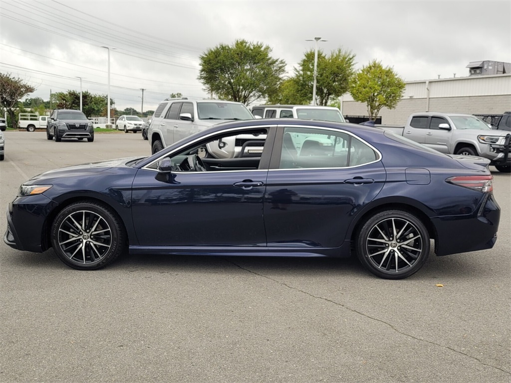 2021 Toyota Camry SE photo 3