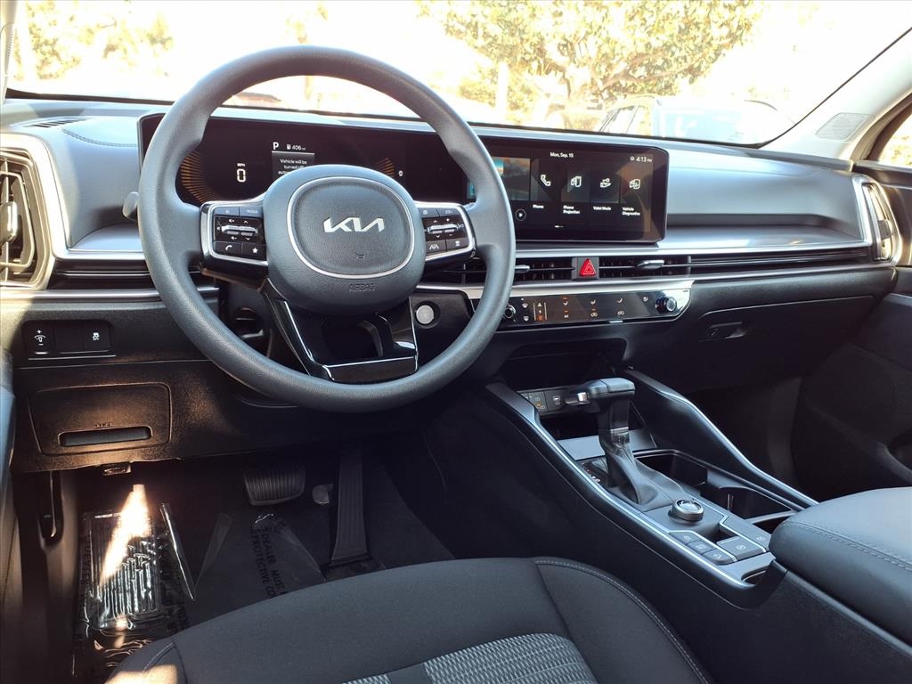 2025 Kia Sorento LX photo 14