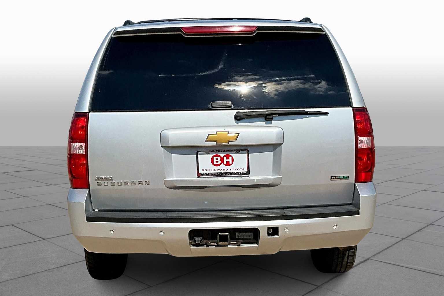 2012 Chevrolet Suburban LT photo 4