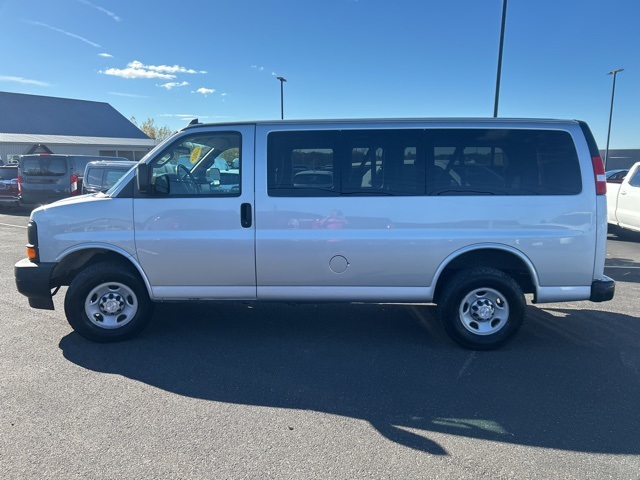 2017 Chevrolet Express Passenger 2500 LS photo 4