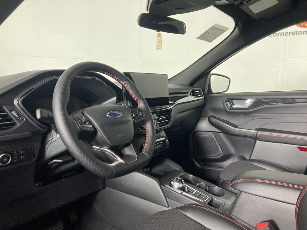 2025 Ford Escape Select photo 2