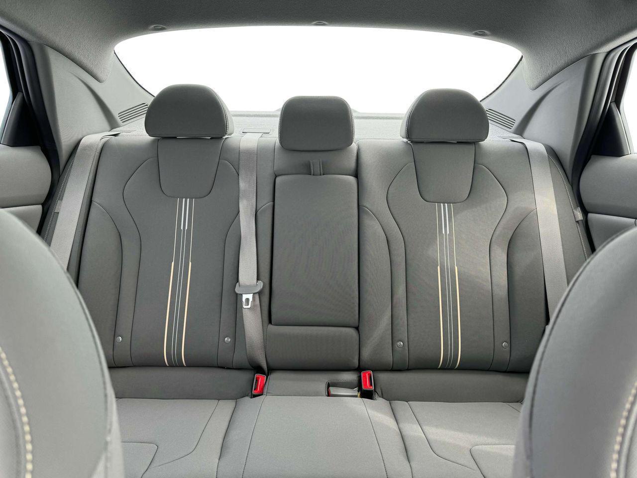 2025 Hyundai Elantra SEL Convenience photo 16