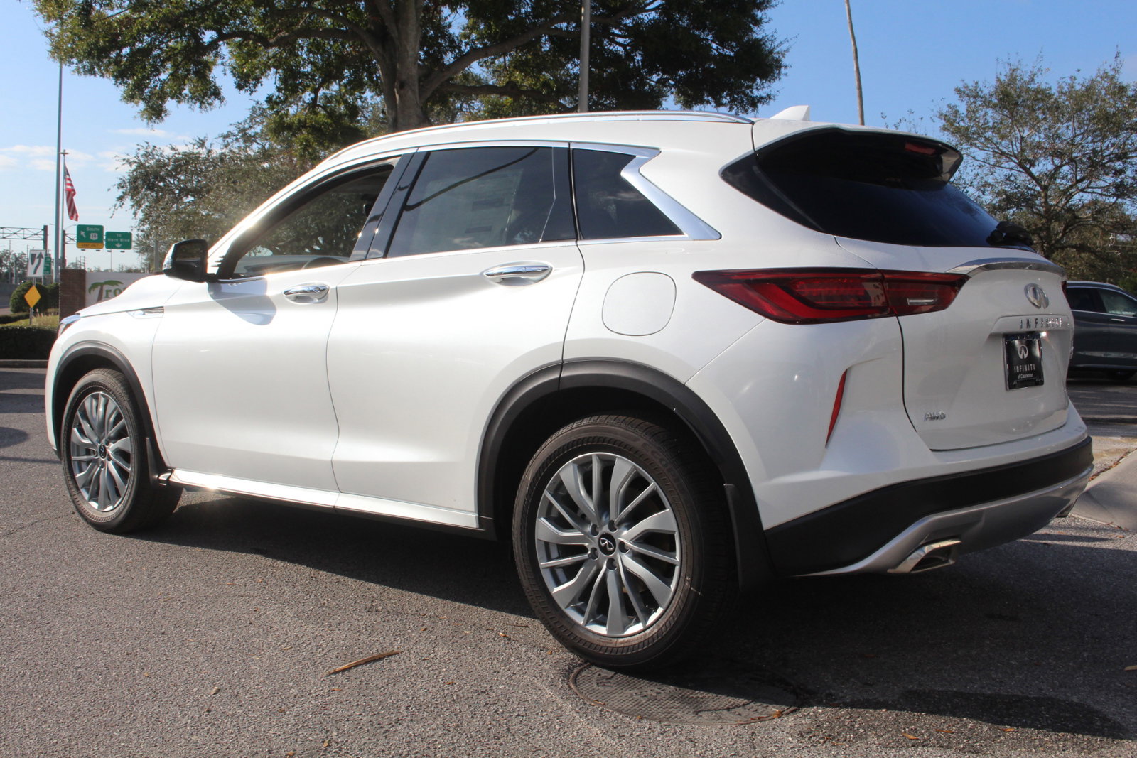 2025 Infiniti QX50 Luxe photo 3