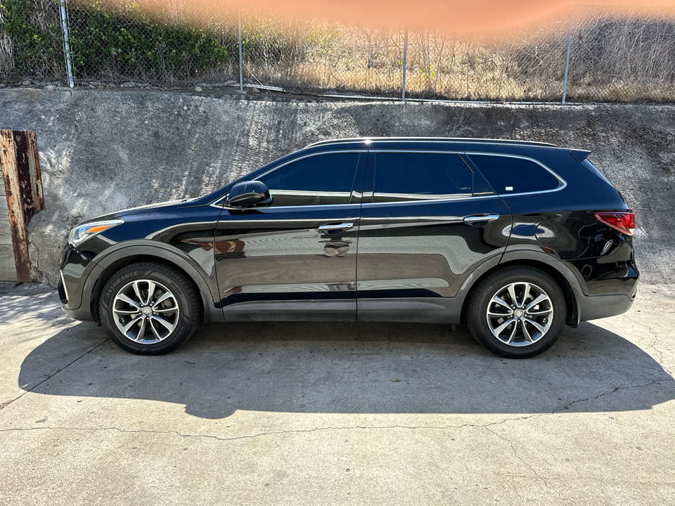 2017 Hyundai Santa Fe SE photo 4