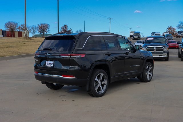 2024 Jeep Cherokee Base photo 3