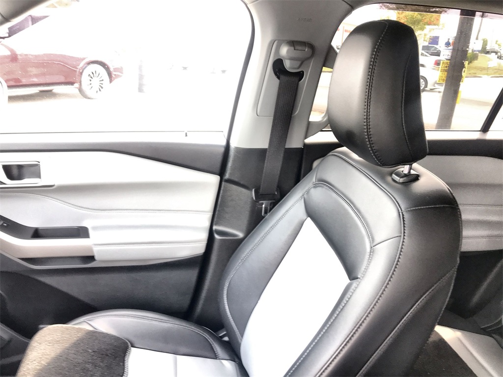 2023 Ford Explorer XLT photo 22