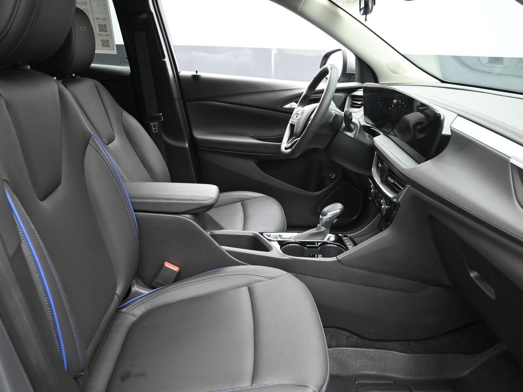 2025 Buick Encore GX Sport Touring photo 4