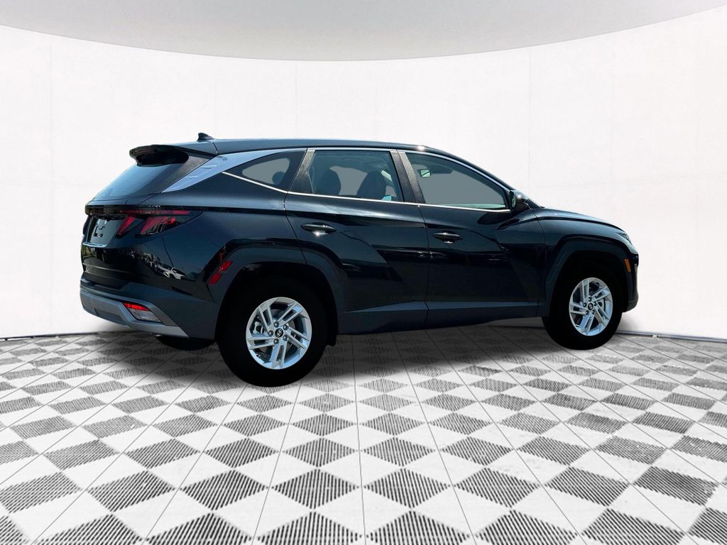 2025 Hyundai Tucson SE photo 7