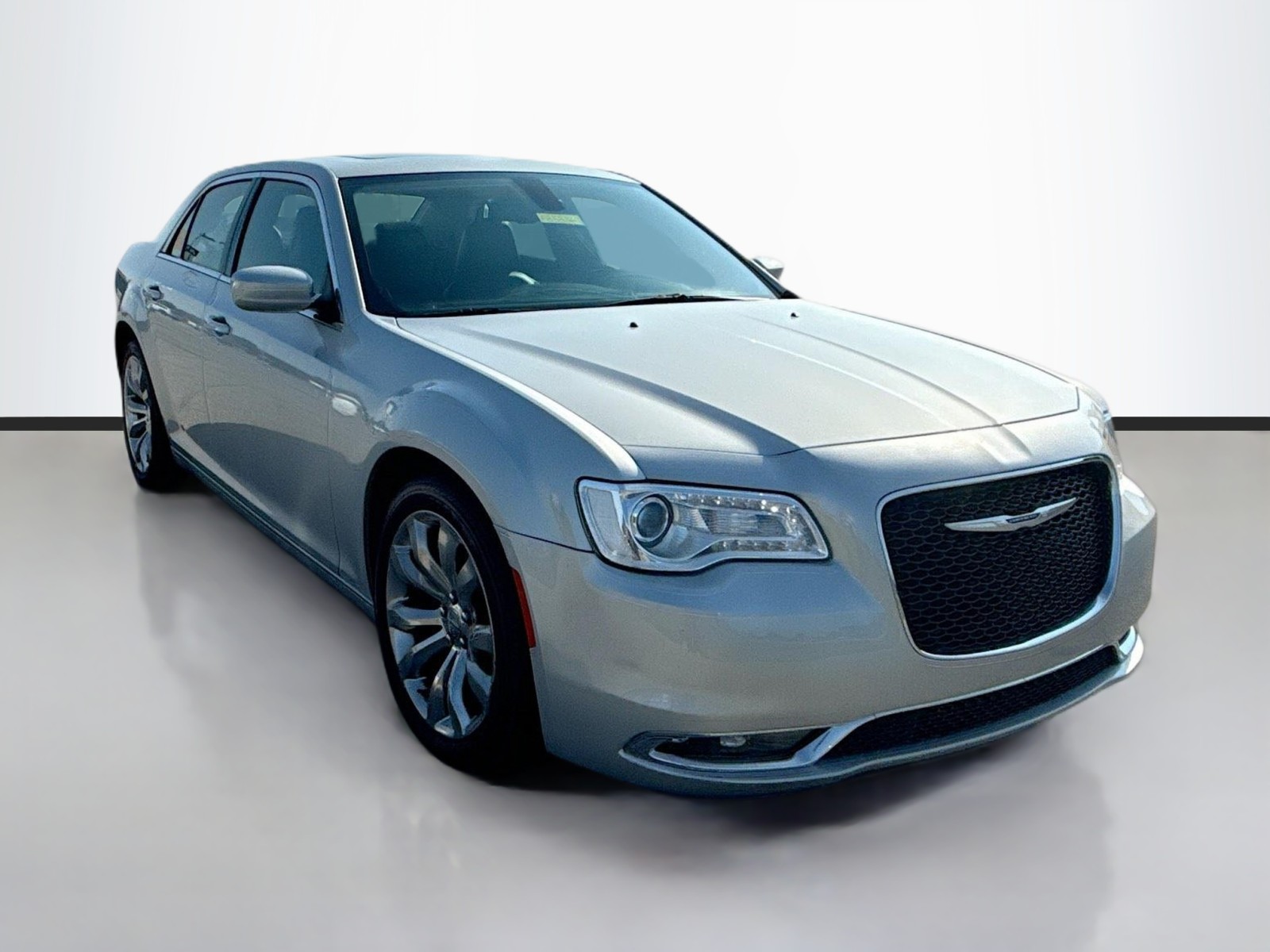 2019 Chrysler 300 Touring photo 3