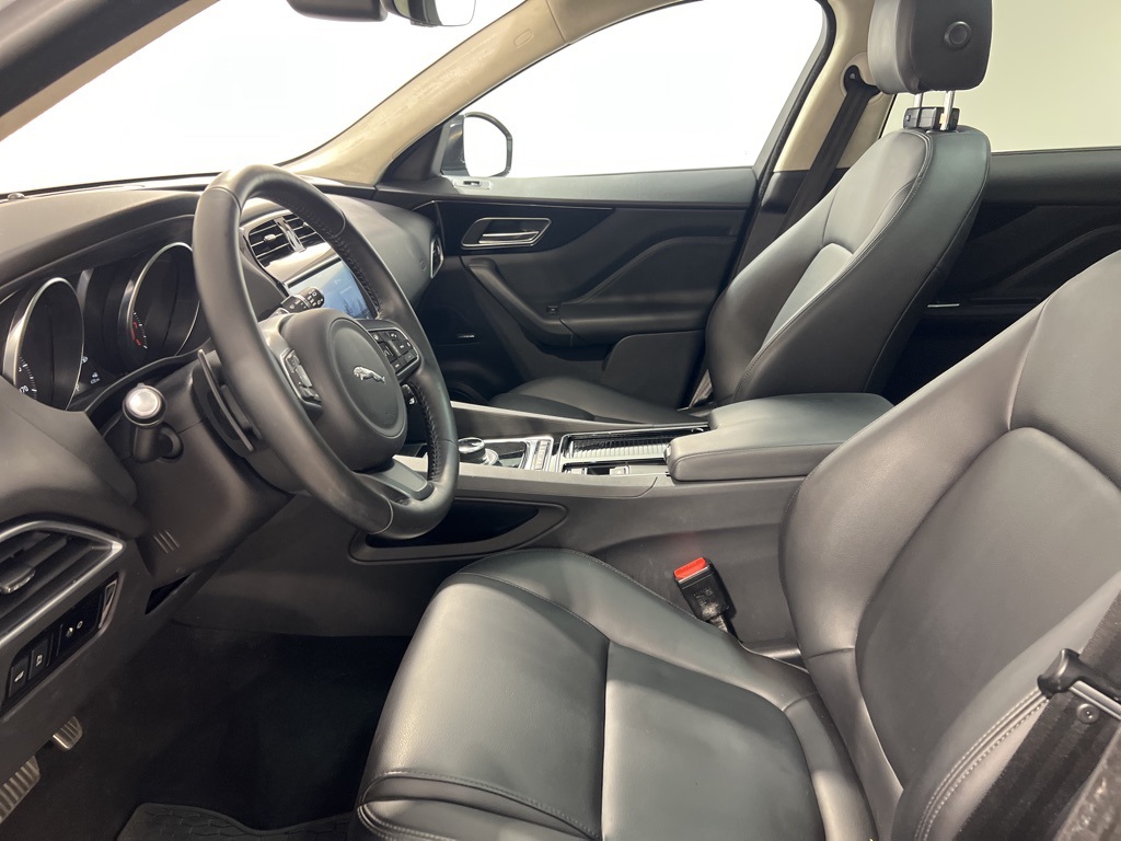 2019 Jaguar F-PACE Premium photo 10
