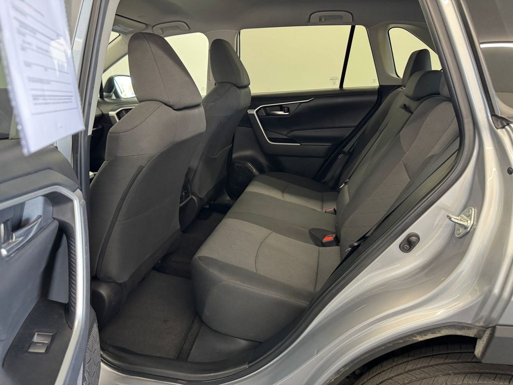 2024 Toyota RAV4 XLE photo 10