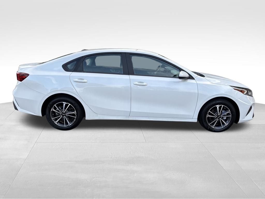 2024 Kia Forte LXS photo 6