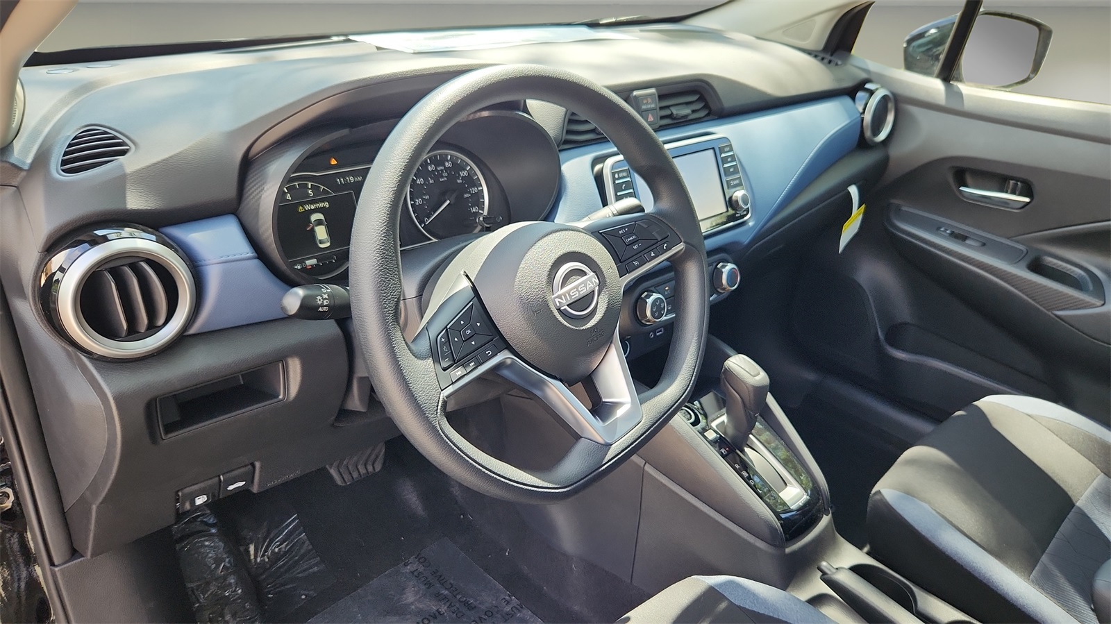 2025 Nissan Versa SV photo 9