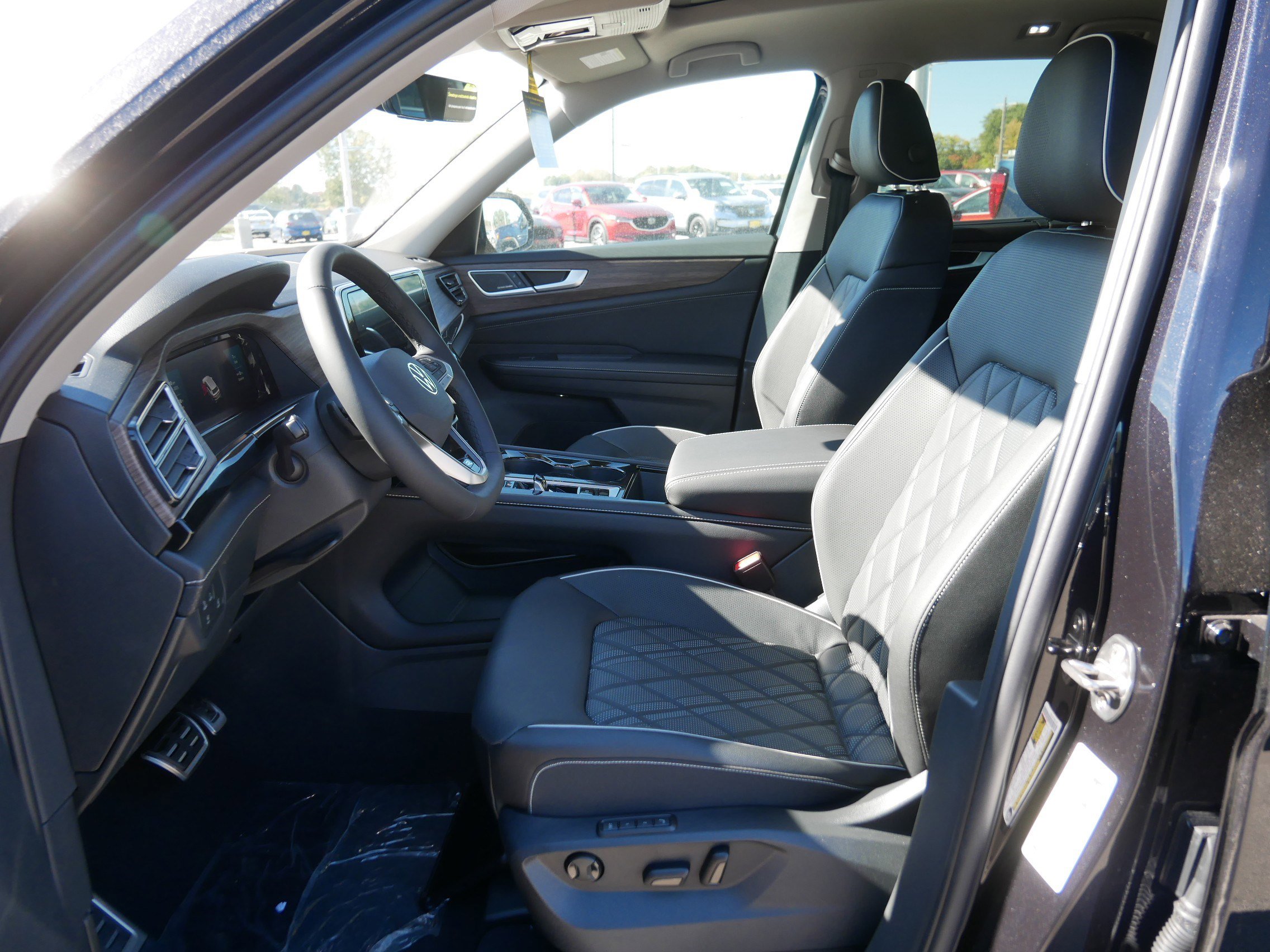 2026 Volkswagen Atlas SEL Premium R-Line photo 4