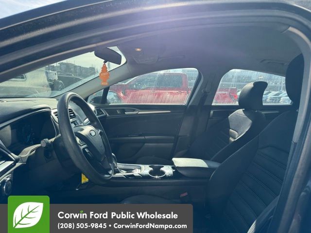 2015 Ford Fusion SE photo 4