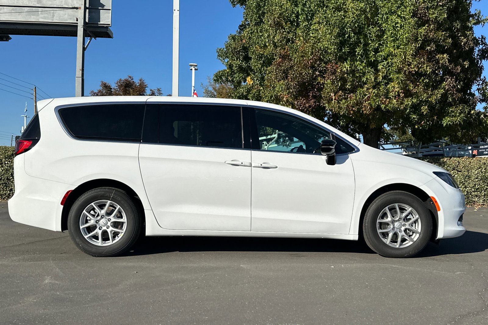 2026 Chrysler Voyager LX photo 2