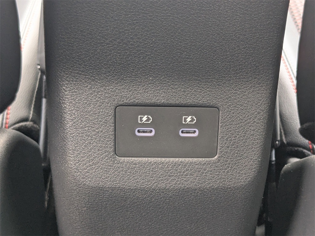 2025 Nissan Kicks SR photo 13