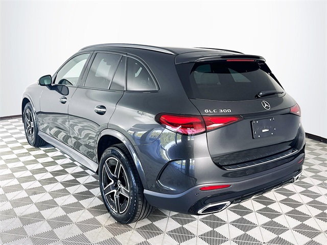 2025 Mercedes Benz GLC 300 photo 5