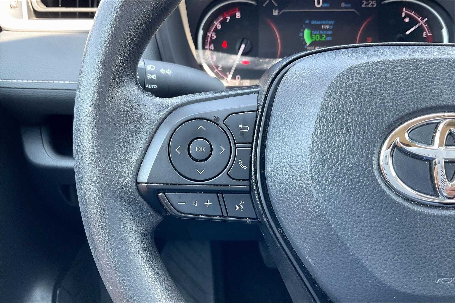 2024 Toyota RAV4 XLE photo 22