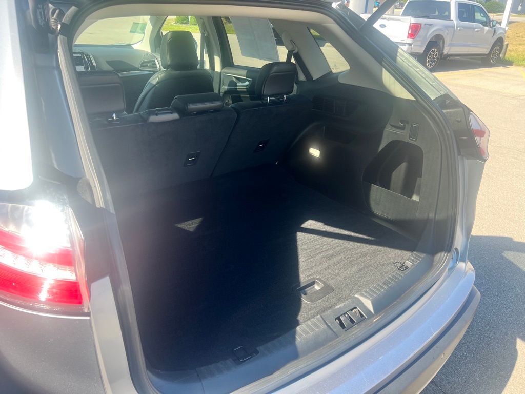 2022 Ford Edge SEL photo 19