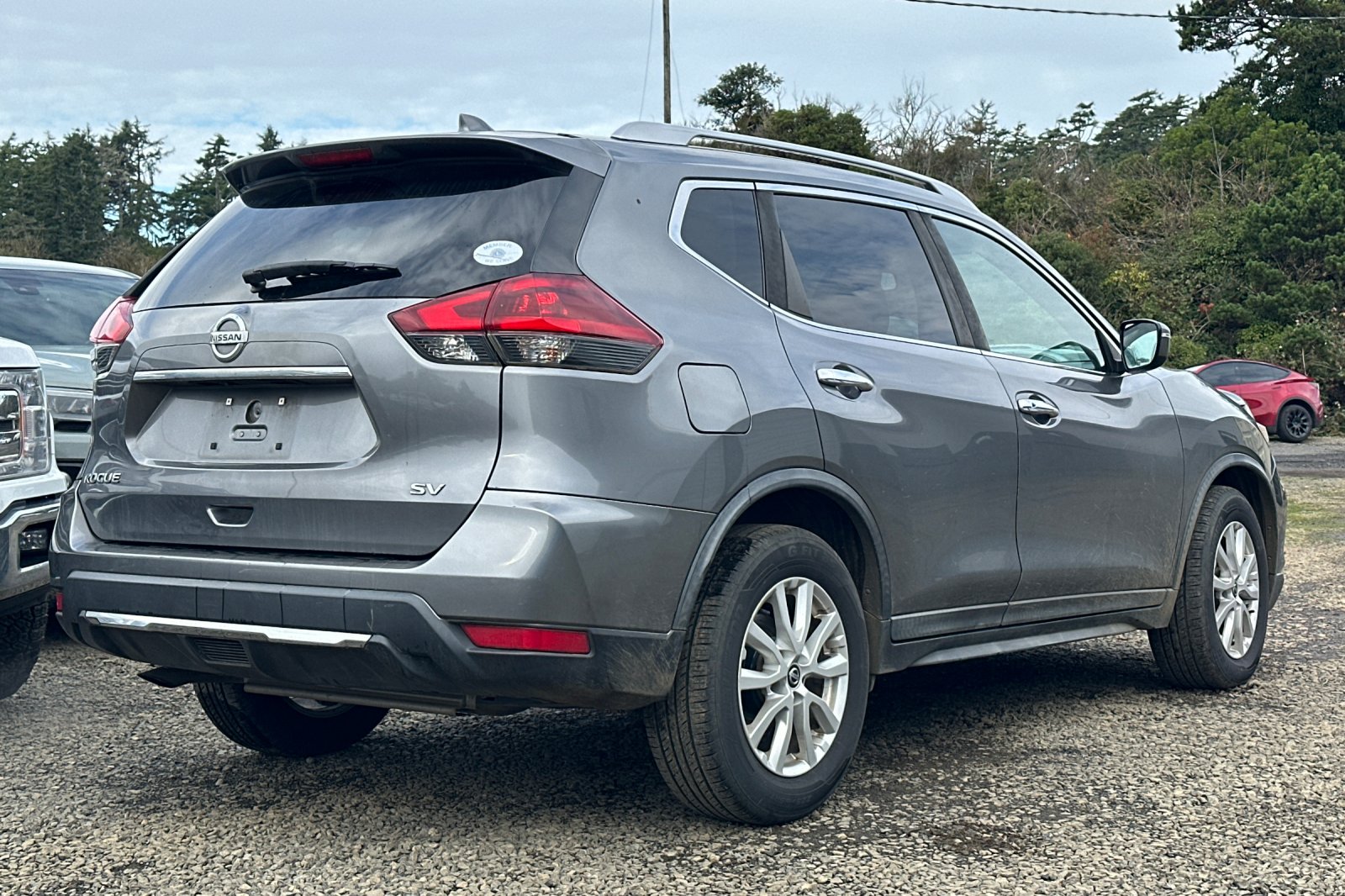 2018 Nissan Rogue SV photo 3