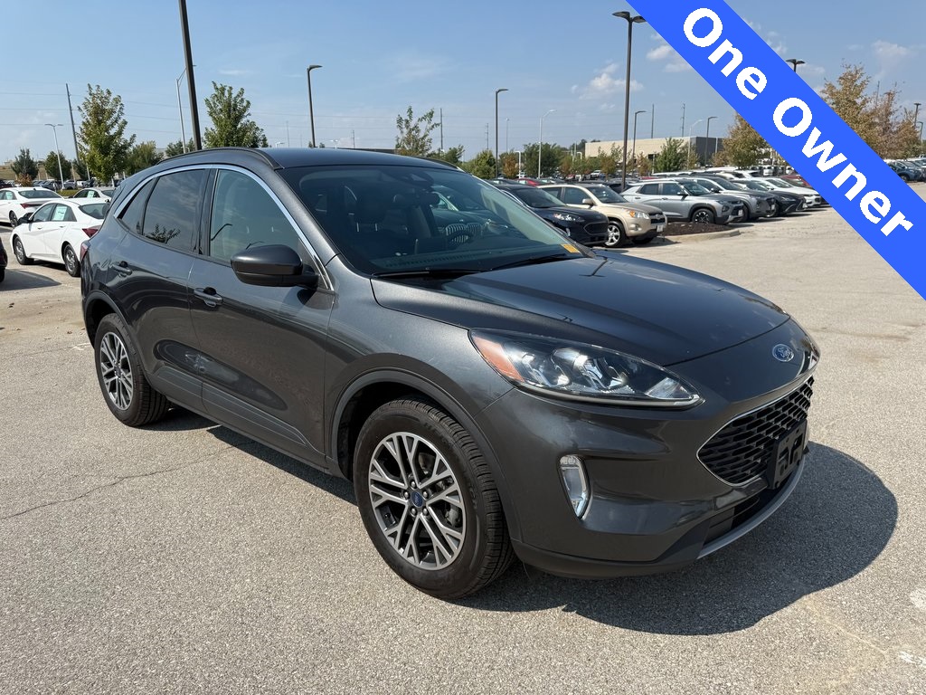 2020 Ford Escape SEL photo 3