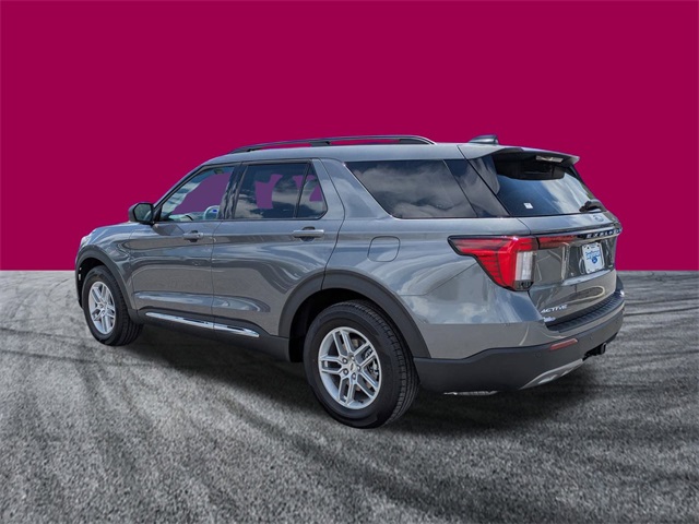 2025 Ford Explorer photo 4