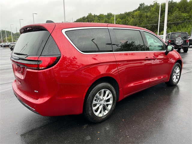 2026 Chrysler Pacifica photo 3