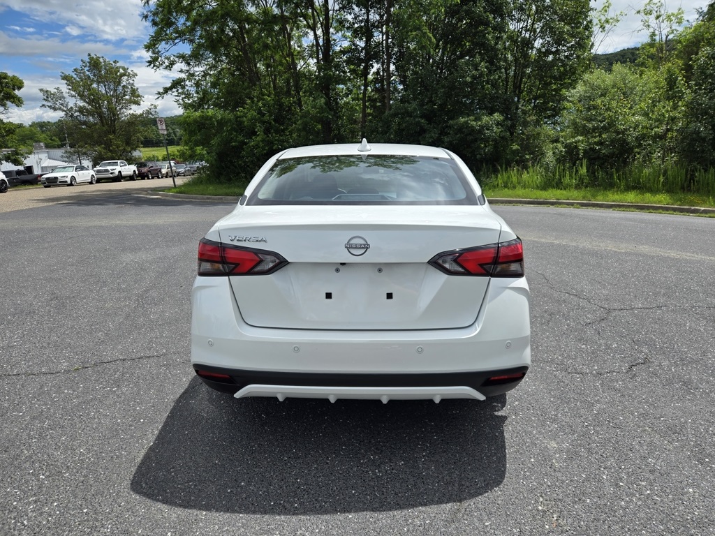 2025 Nissan Versa 1.6 SV photo 4