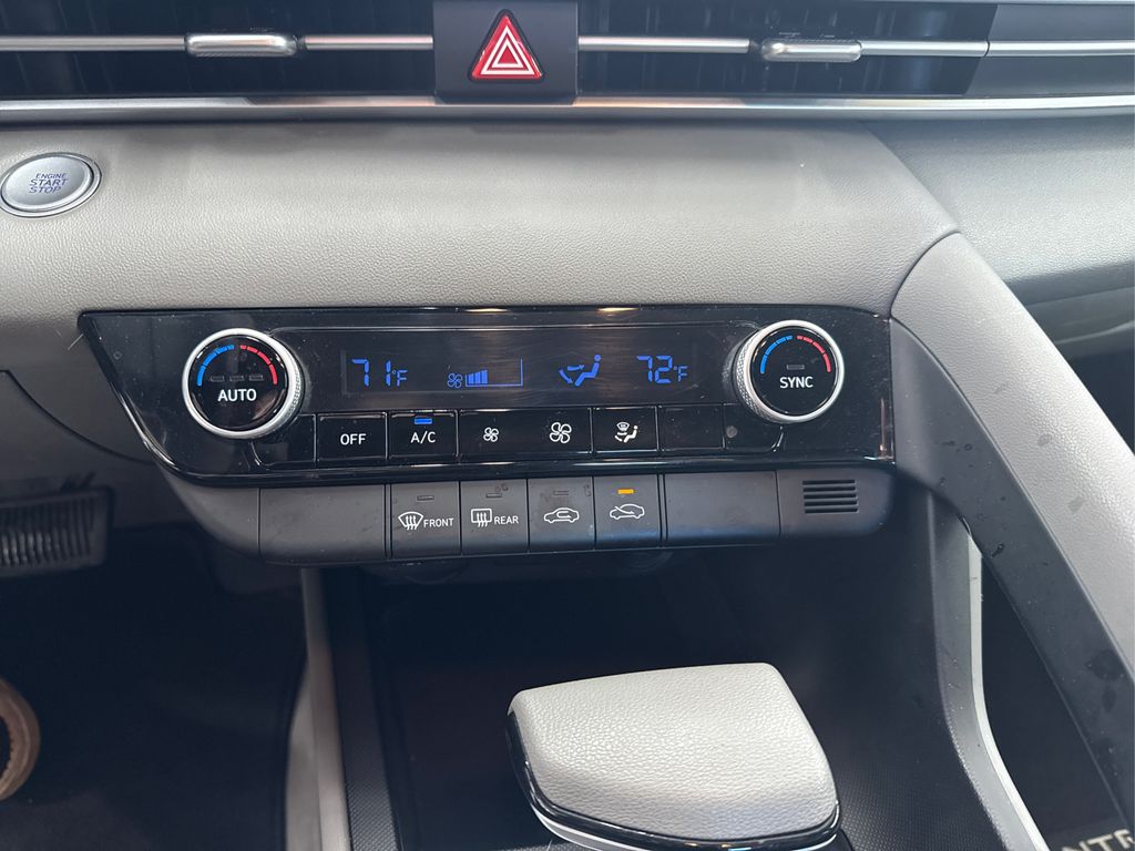 2022 Hyundai Elantra SEL photo 25
