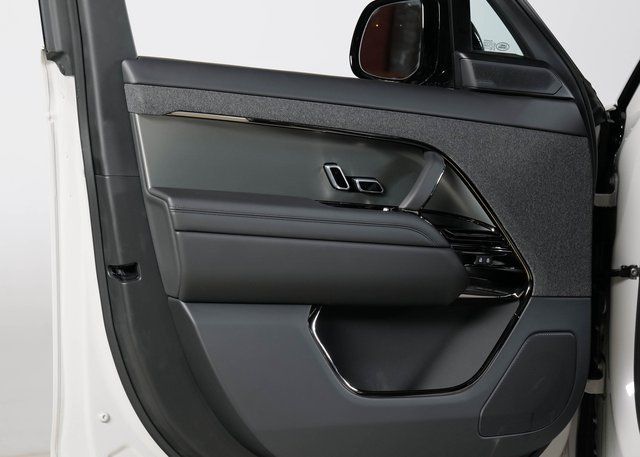 2025 Land Rover Range Rover Sport SE photo 18