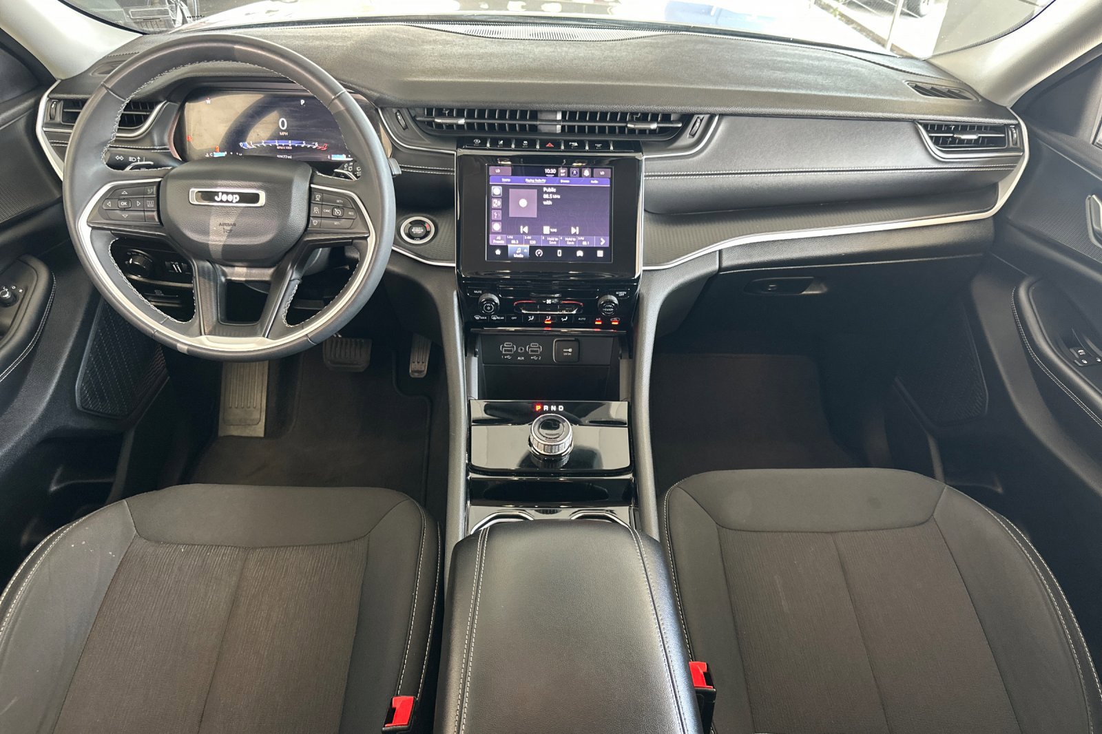 2023 Jeep Grand Cherokee Laredo Sport photo 12