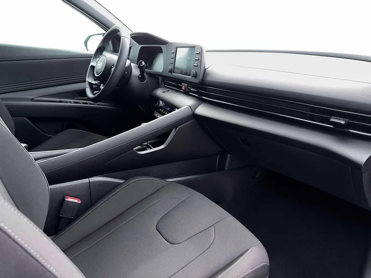 2026 Hyundai Elantra SEL's photo