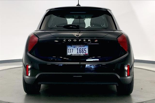 2025 Mini Cooper S Hardtop 4 Door photo 2