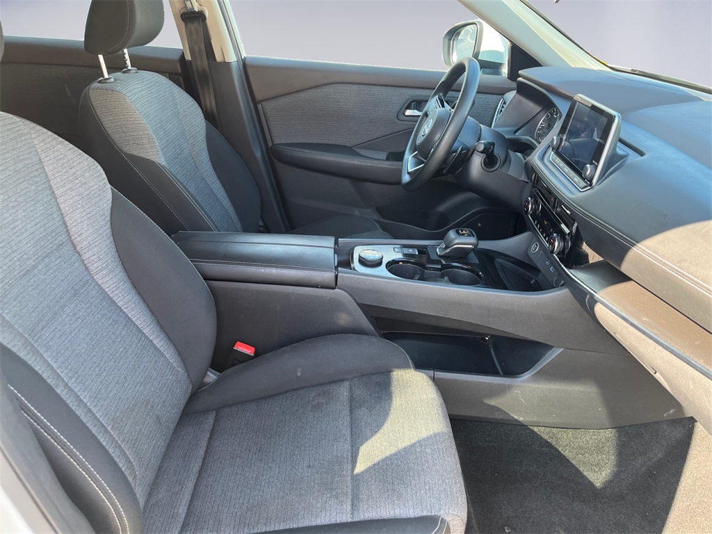 2022 Nissan Rogue SV photo 17