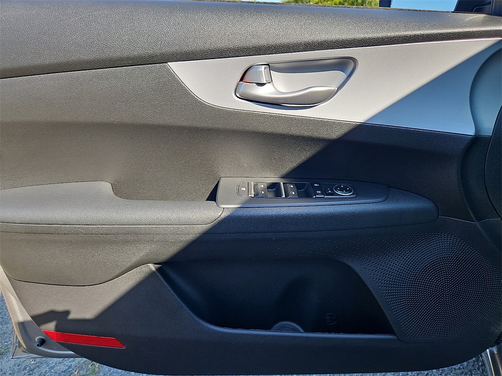 2023 Kia Forte LXS photo 13
