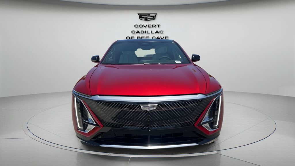 2025 Cadillac Lyriq Luxury photo 2
