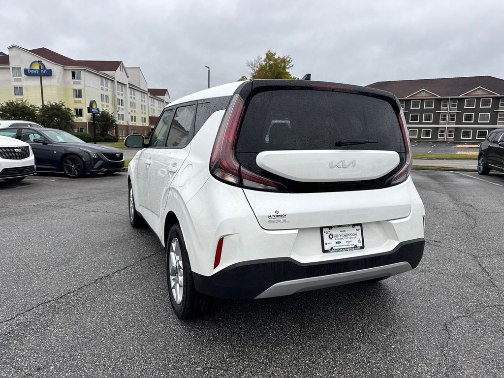 2023 Kia Soul LX photo 2