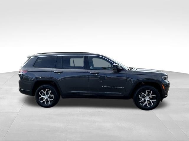 2025 Jeep Grand Cherokee Limited photo 3