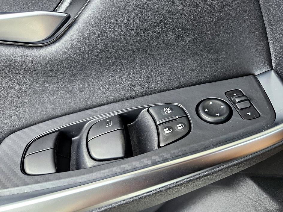 2025 Nissan Sentra SR photo 30